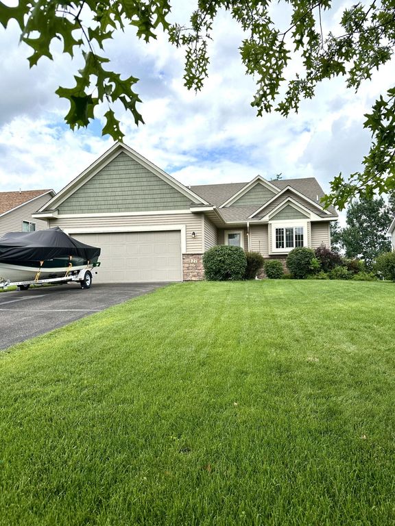 127 Robinson Drive, Circle Pines, MN 55014