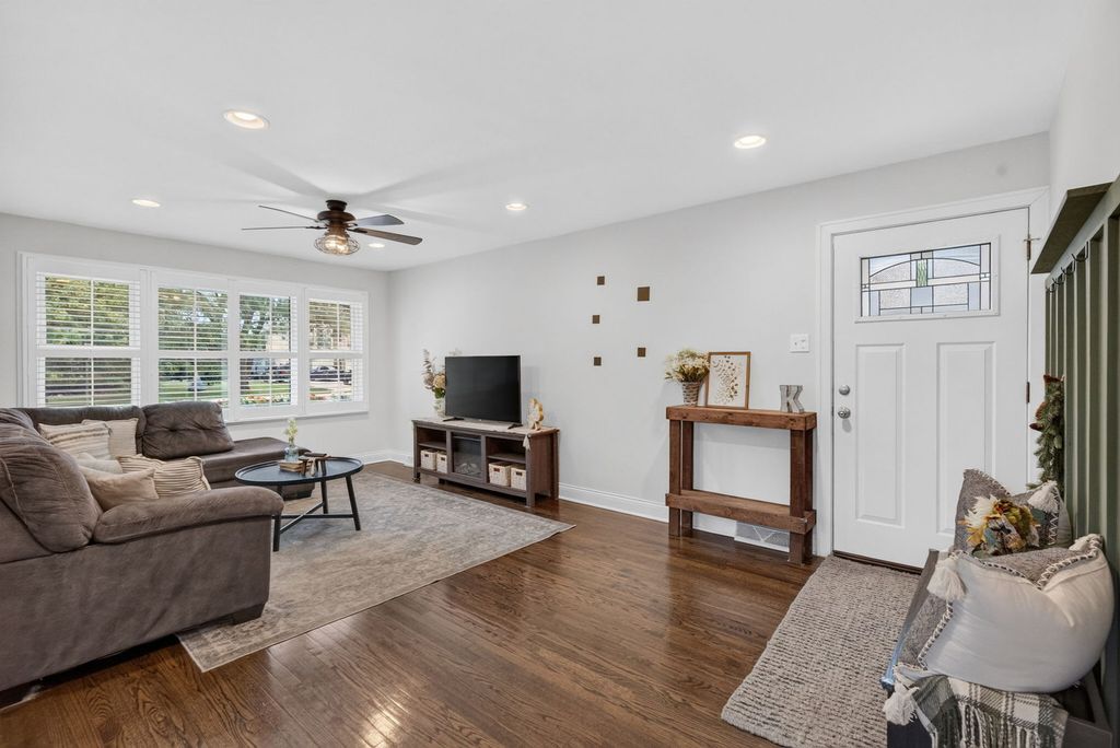 1043 Walter Street, Lemont, IL 60439 — photo 4