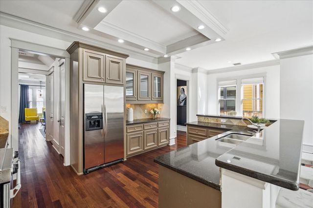 1325 Ashland Street, Houston, TX 77008