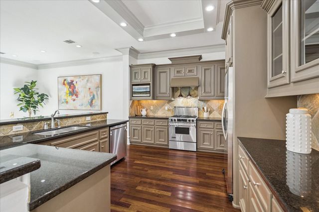 1325 Ashland Street, Houston, TX 77008