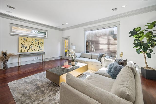 1325 Ashland Street, Houston, TX 77008