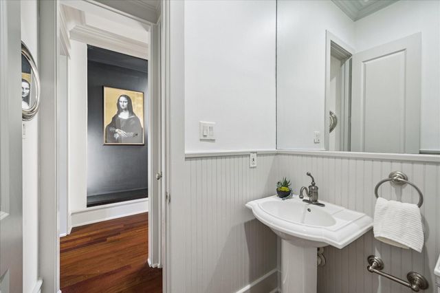 1325 Ashland Street, Houston, TX 77008