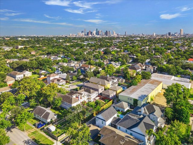 1325 Ashland Street, Houston, TX 77008