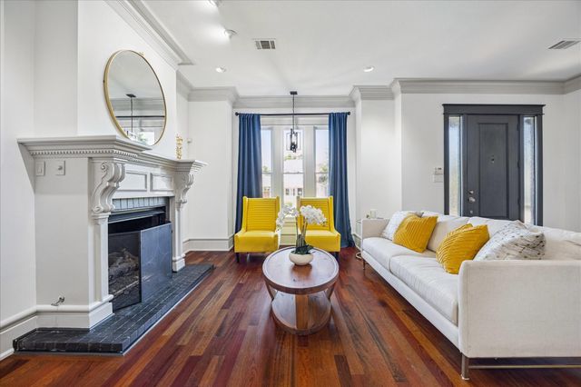 1325 Ashland Street, Houston, TX 77008