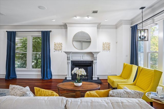 1325 Ashland Street, Houston, TX 77008