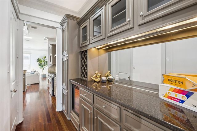 1325 Ashland Street, Houston, TX 77008