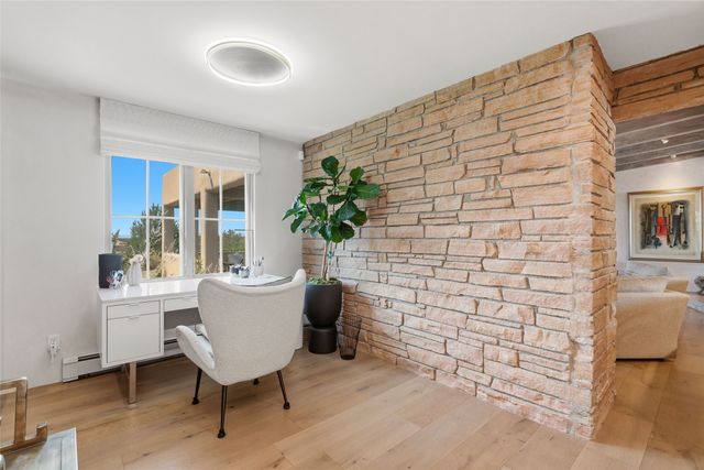 1122 Tano Del Este, Santa Fe, NM 87506
