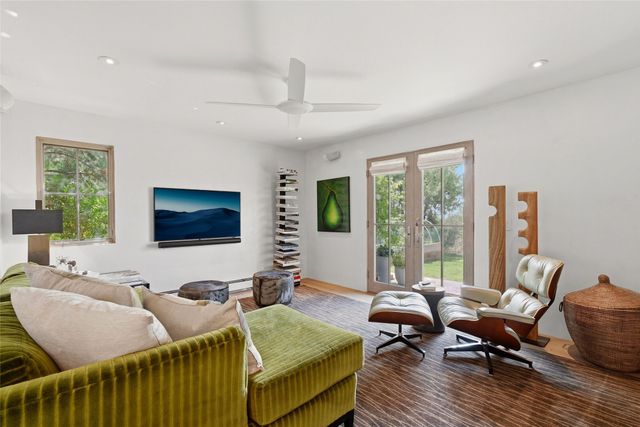 1122 Tano Del Este, Santa Fe, NM 87506