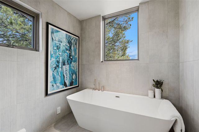 1122 Tano Del Este, Santa Fe, NM 87506