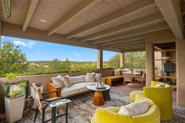 1122 Tano Del Este, Santa Fe, NM 87506