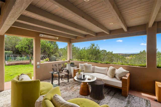 1122 Tano Del Este, Santa Fe, NM 87506