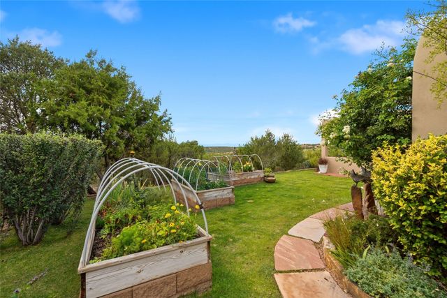 1122 Tano Del Este, Santa Fe, NM 87506