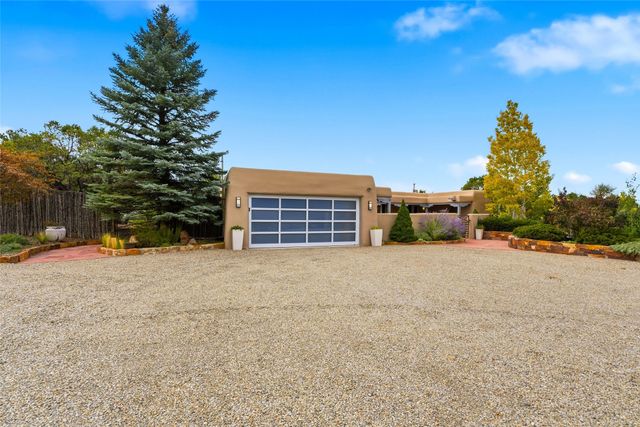 1122 Tano Del Este, Santa Fe, NM 87506