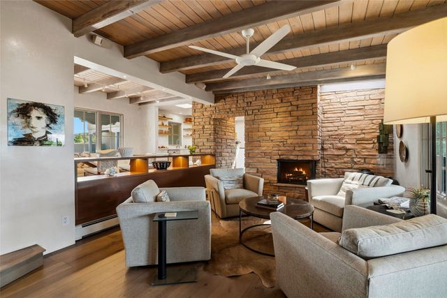 1122 Tano Del Este, Santa Fe, NM 87506