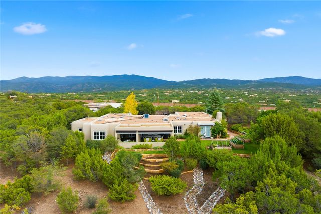 1122 Tano Del Este, Santa Fe, NM 87506