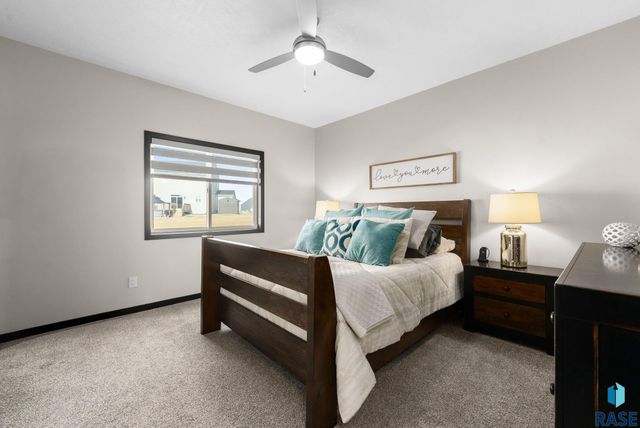 5917 S Spirea Ave Avenue, Sioux Falls, SD 57108