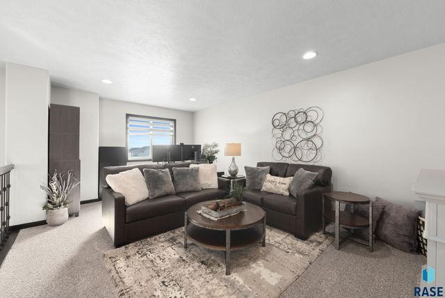 5917 S Spirea Ave Avenue, Sioux Falls, SD 57108