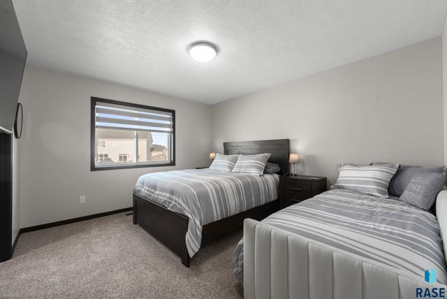 5917 S Spirea Ave Avenue, Sioux Falls, SD 57108