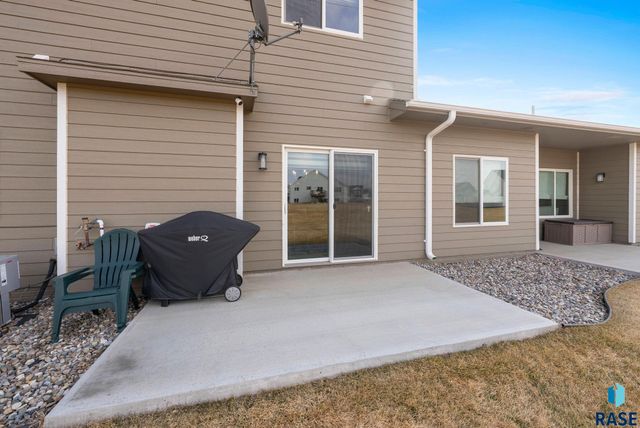 5917 S Spirea Ave Avenue, Sioux Falls, SD 57108