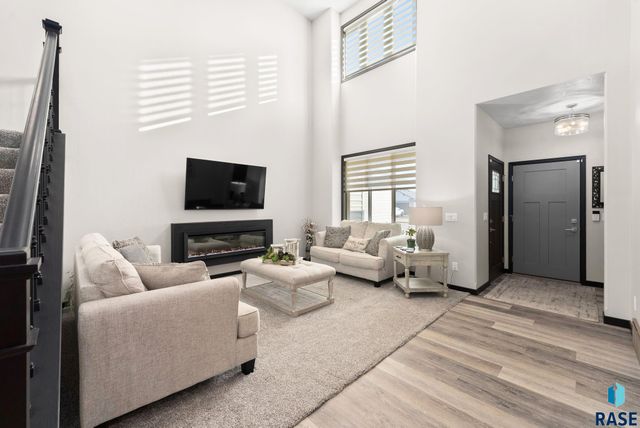 5917 S Spirea Ave Avenue, Sioux Falls, SD 57108