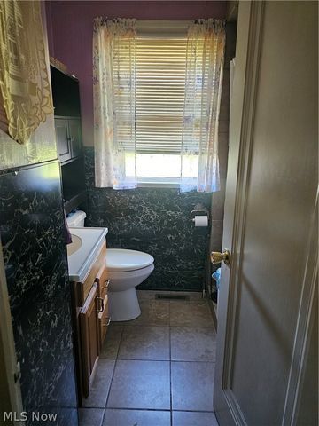 614 Meadowbrook Avenue SE, Warren, OH 44484