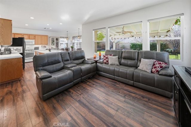 19310 Sidani, Saugus, CA 91350