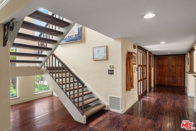 2528 Angelo Drive, Los Angeles, CA 90077