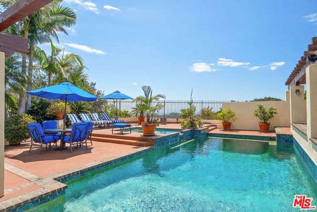 2528 Angelo Drive, Los Angeles, CA 90077