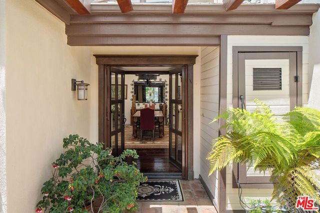 2528 Angelo Drive, Los Angeles, CA 90077