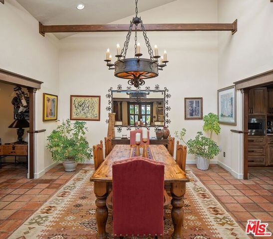 2528 Angelo Drive, Los Angeles, CA 90077