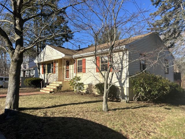 48 Burnett St, Melrose, MA 02176