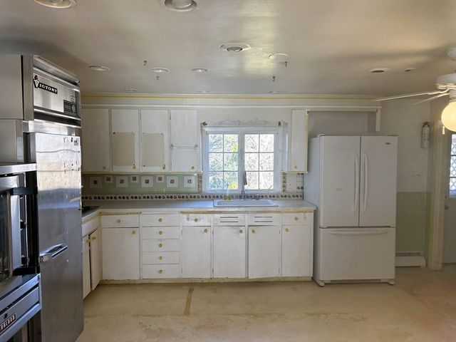 48 Burnett St, Melrose, MA 02176