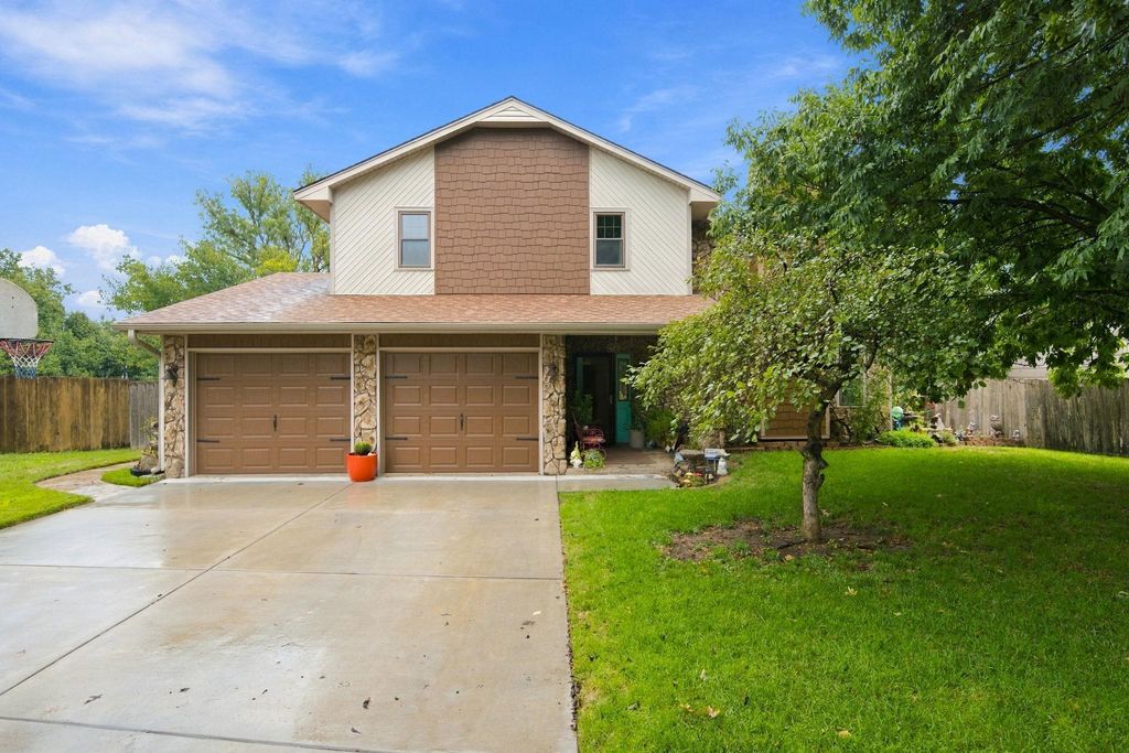 10216 W May Ct, Wichita, KS 67209