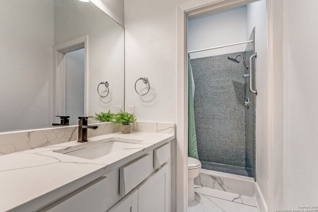 102 beal, San Antonio, TX 78201