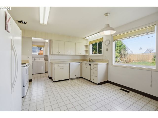 3373 RAWLINS Ave Ne, Salem, OR 97301