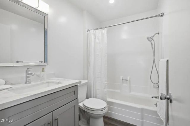 3107 Harbor Boulevard, Oxnard, CA 93035