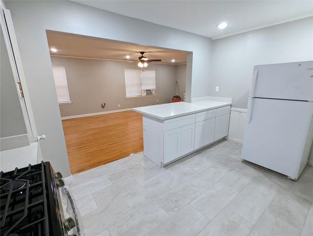 4714 Oakshire Drive 2, Houston, TX 77027