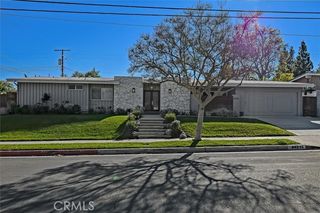 24216 Calvert Street, Woodland Hills (los Angeles), CA 91367