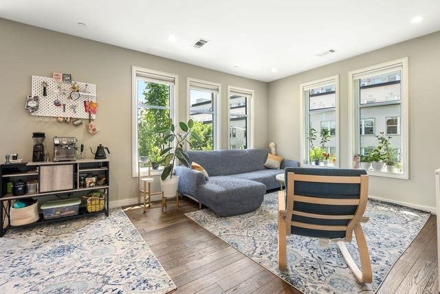 45 Burnett 203, Boston, MA 02130