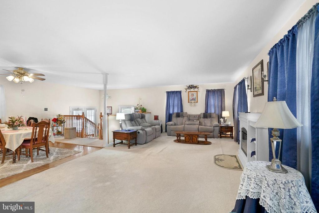 Image 10 of property listing at 9614 CHARLES CT, La Plata, MD 20646