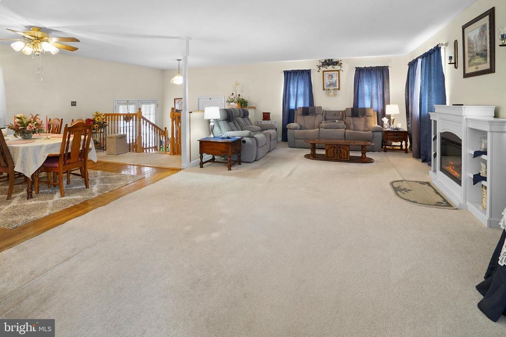 Image 11 of property listing at 9614 CHARLES CT, La Plata, MD 20646