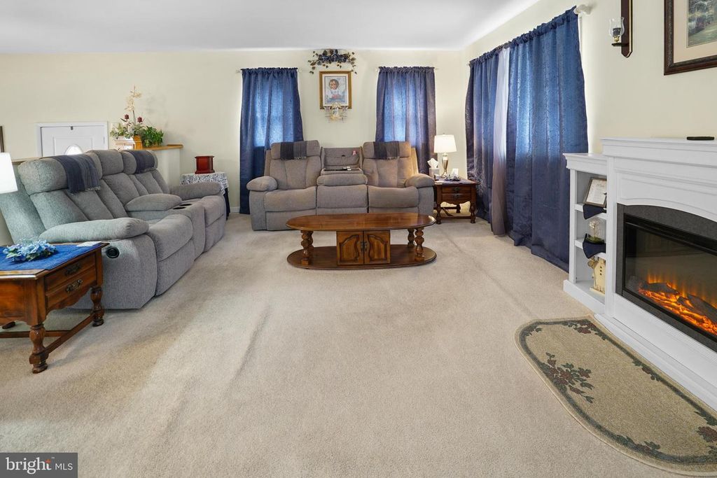 Image 12 of property listing at 9614 CHARLES CT, La Plata, MD 20646