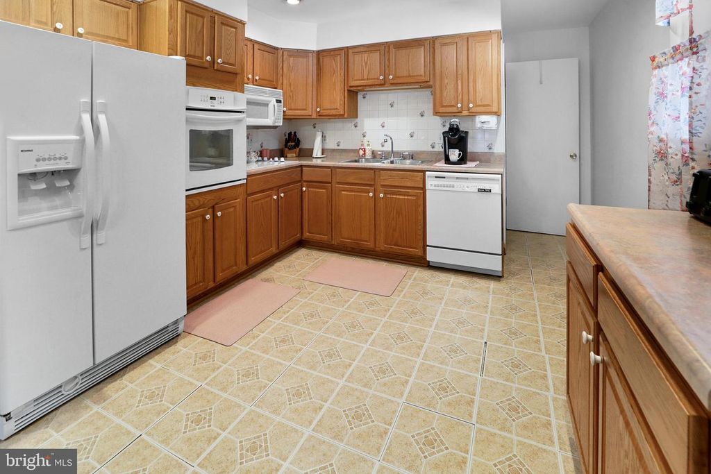 Image 15 of property listing at 9614 CHARLES CT, La Plata, MD 20646