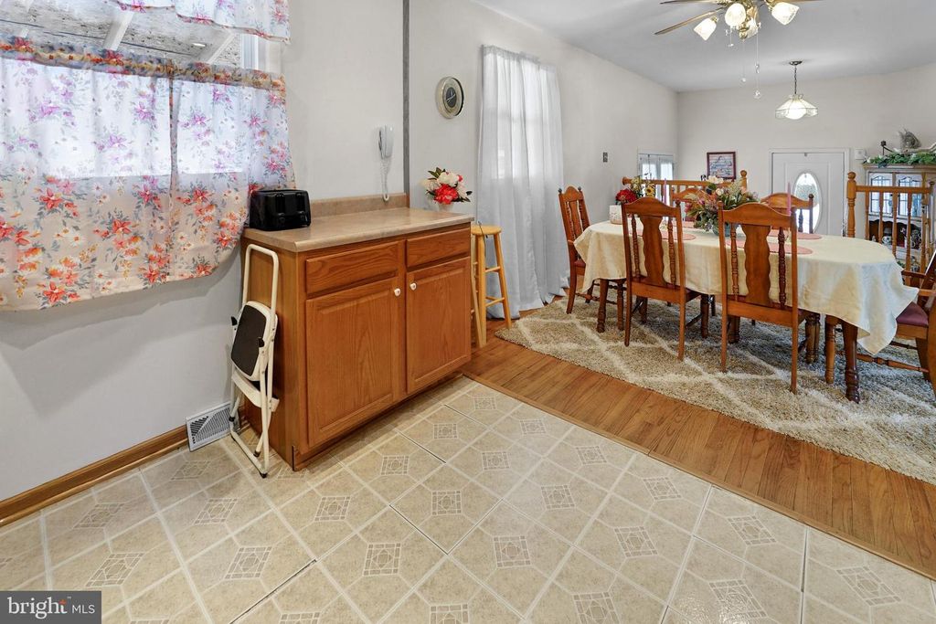 Image 16 of property listing at 9614 CHARLES CT, La Plata, MD 20646