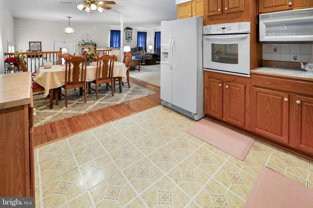 Image 17 of property listing at 9614 CHARLES CT, La Plata, MD 20646