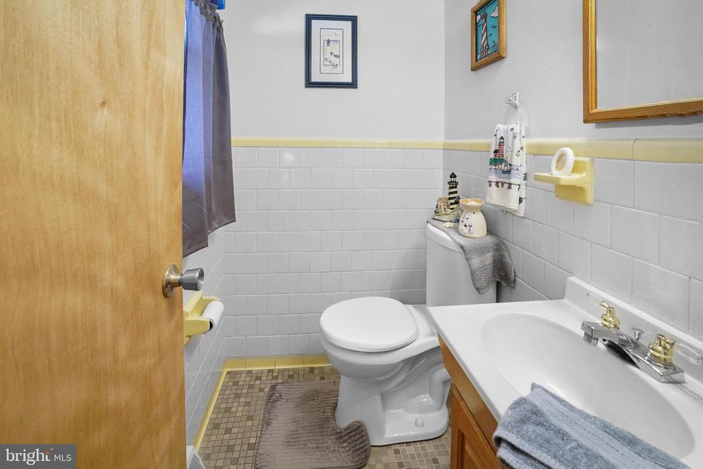 Image 18 of property listing at 9614 CHARLES CT, La Plata, MD 20646