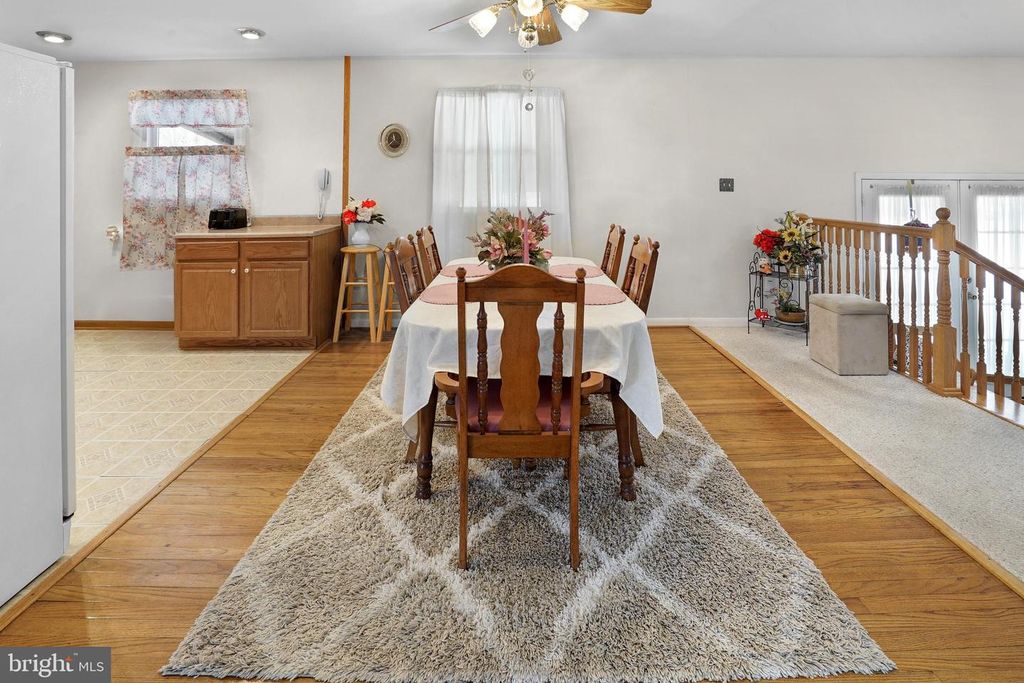 Image 6 of property listing at 9614 CHARLES CT, La Plata, MD 20646