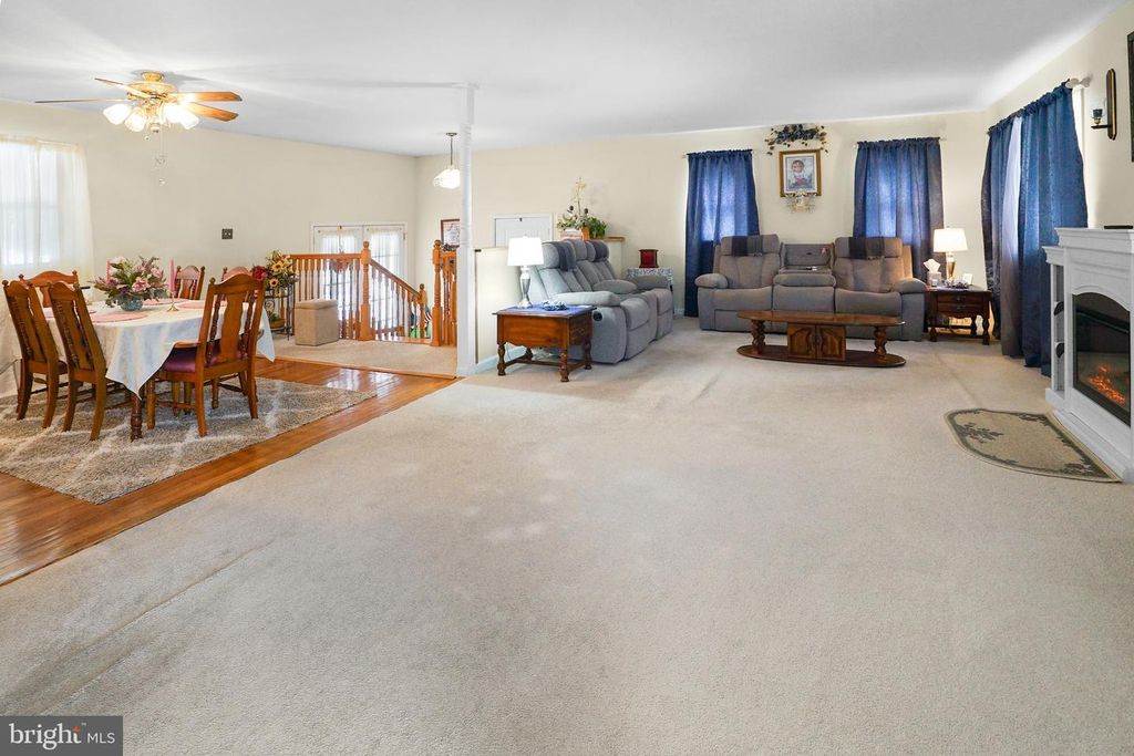 Image 7 of property listing at 9614 CHARLES CT, La Plata, MD 20646