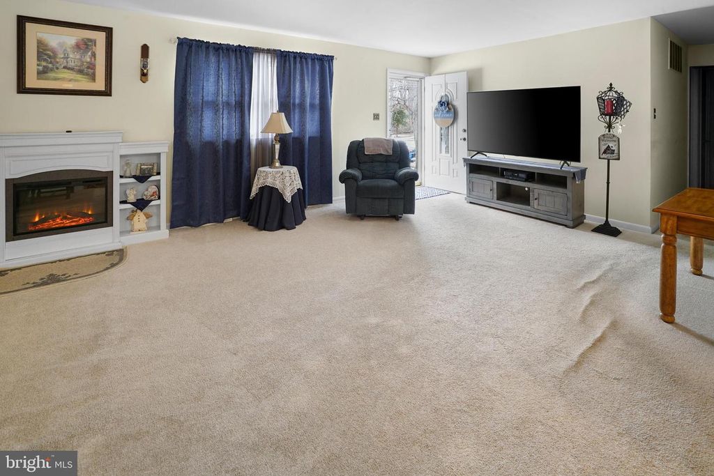 Image 8 of property listing at 9614 CHARLES CT, La Plata, MD 20646