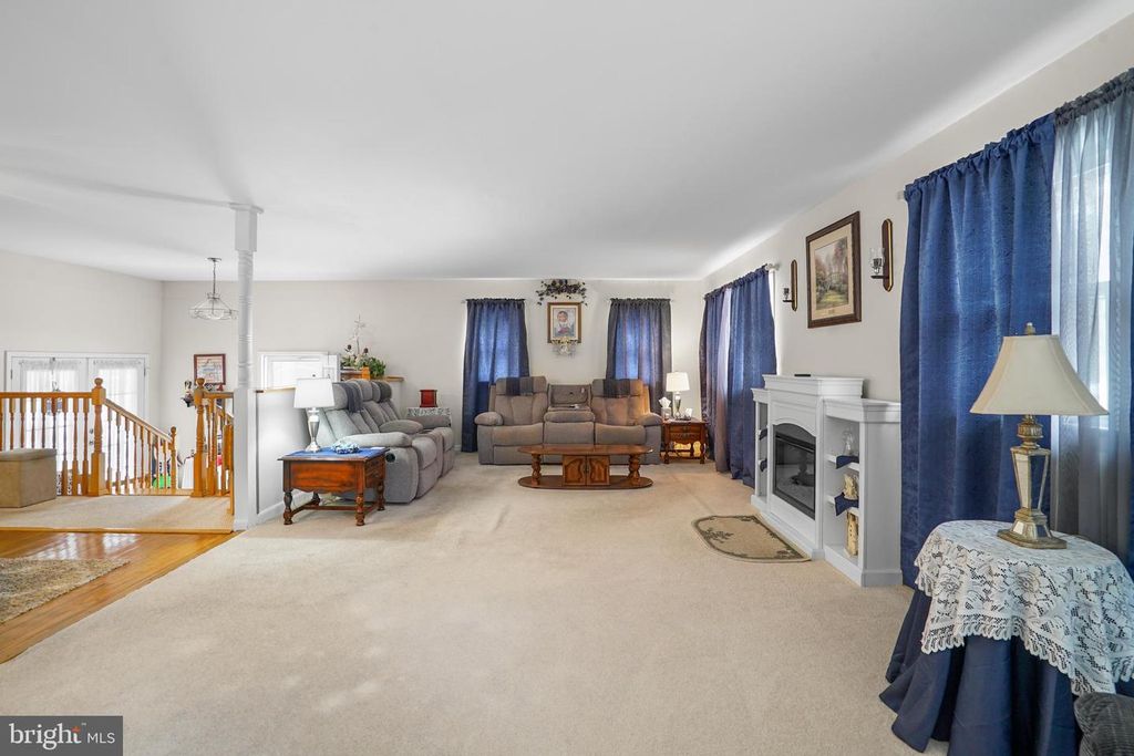 Image 9 of property listing at 9614 CHARLES CT, La Plata, MD 20646